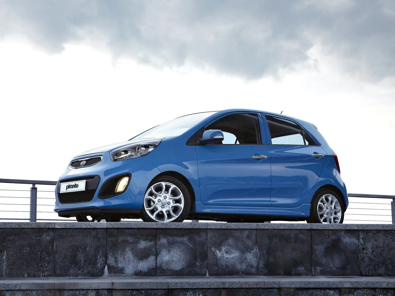 Фото автомобиля Kia Picanto II 1.0 AT (69 Л.с.) — заводские размеры шин, ширина дисков, вылет ET и давление в колесах