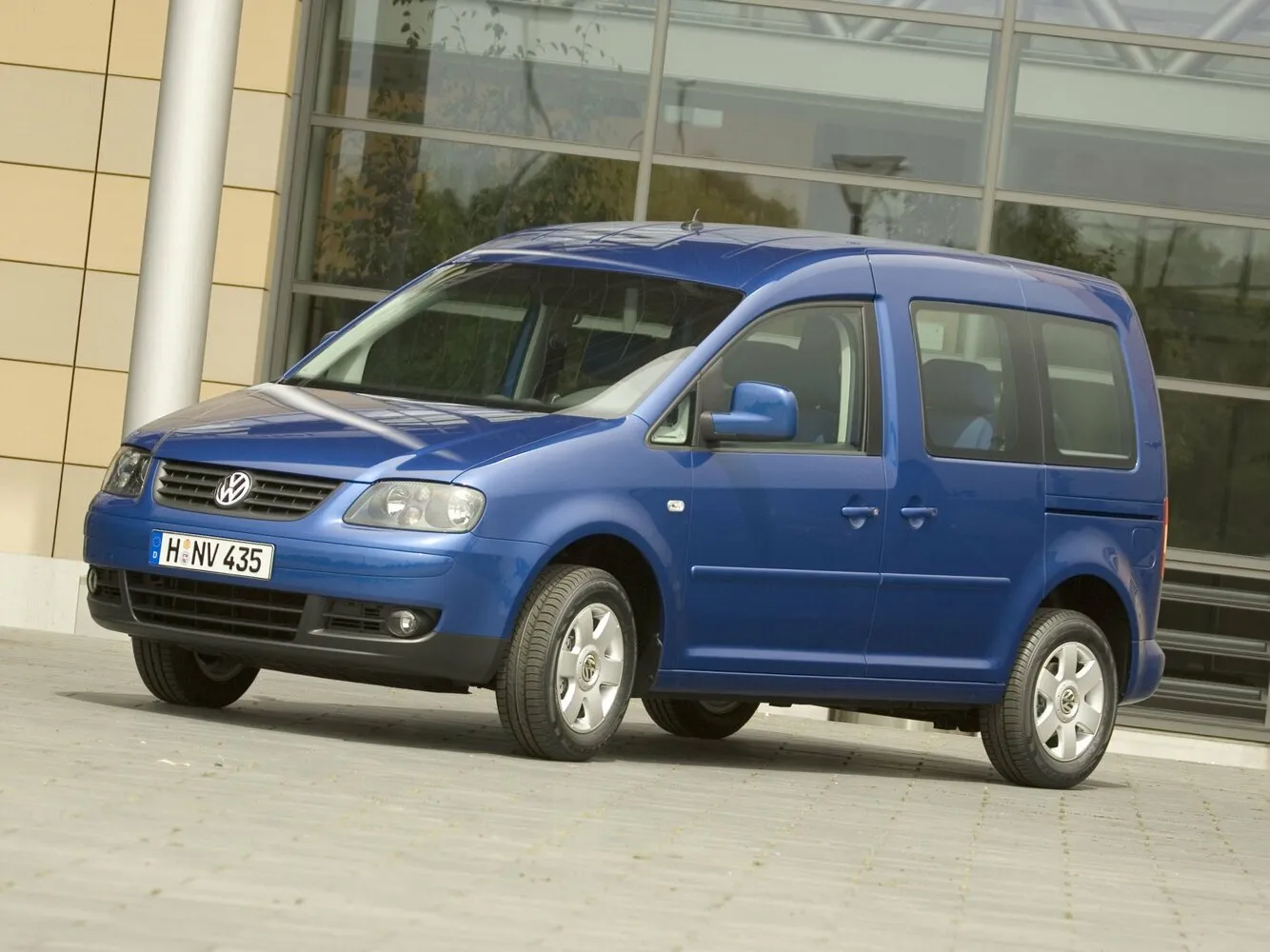Фото автомобиля Volkswagen Caddy III для подбора размеров колес, шин и дисков