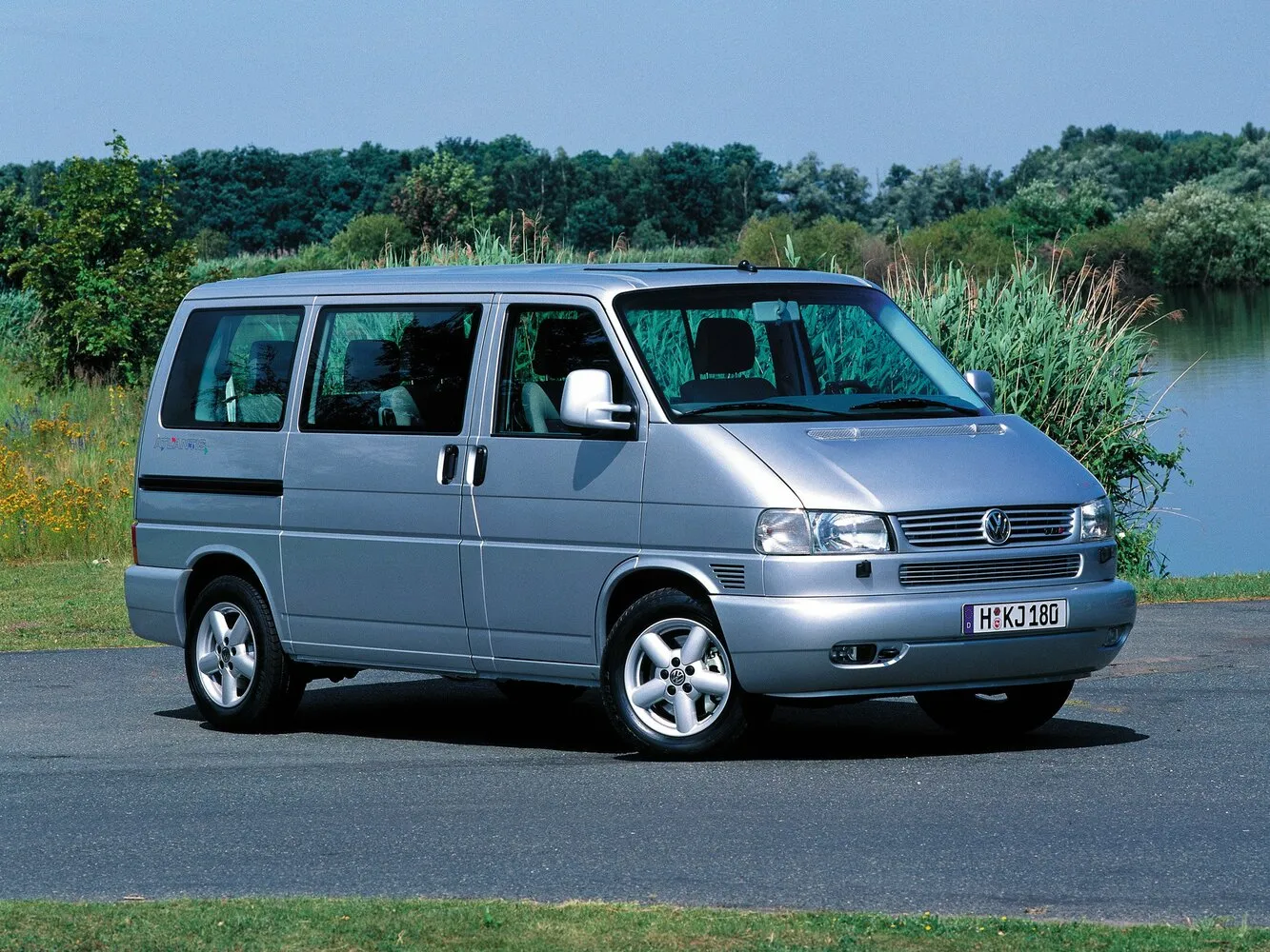 Фото автомобиля Volkswagen Multivan T4 для подбора размеров колес, шин и дисков