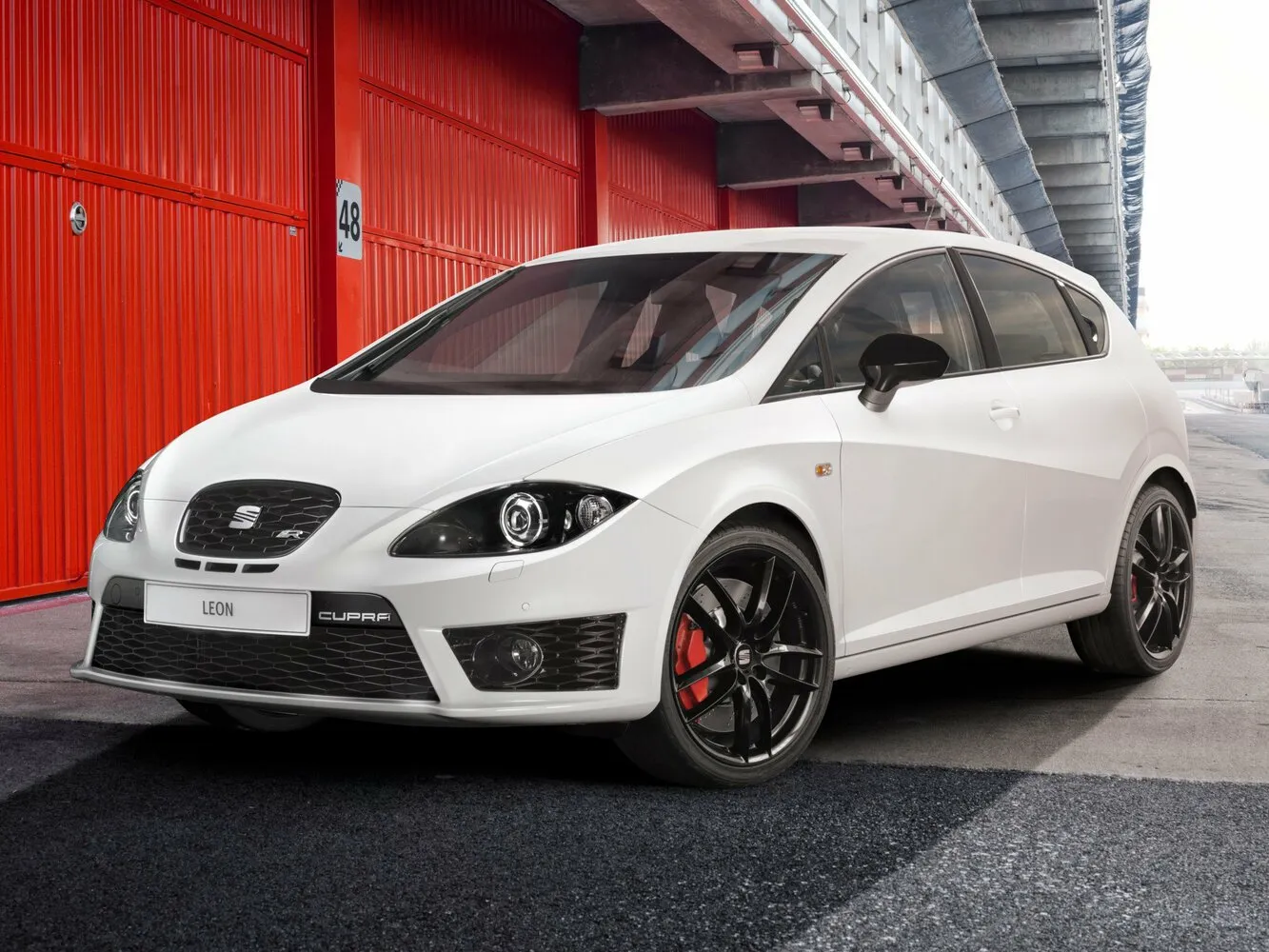 Фото автомобиля SEAT Leon Cupra II Рестайлинг для подбора размеров колес, шин и дисков