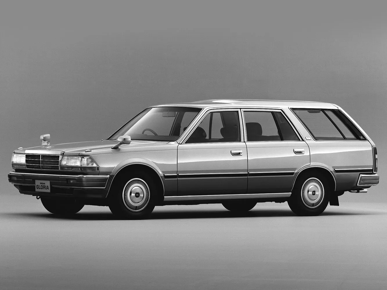 Фото автомобиля Nissan Gloria VII (Y30) 2.8d MT (94 Л.с.) — параметры разболтовки, сверловка дисков, DIA и крепеж