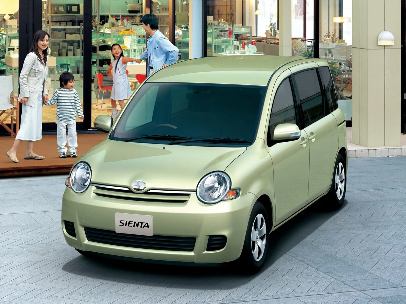 Фото автомобиля Toyota Sienta I Рестайлинг 1 для подбора размеров колес, шин и дисков