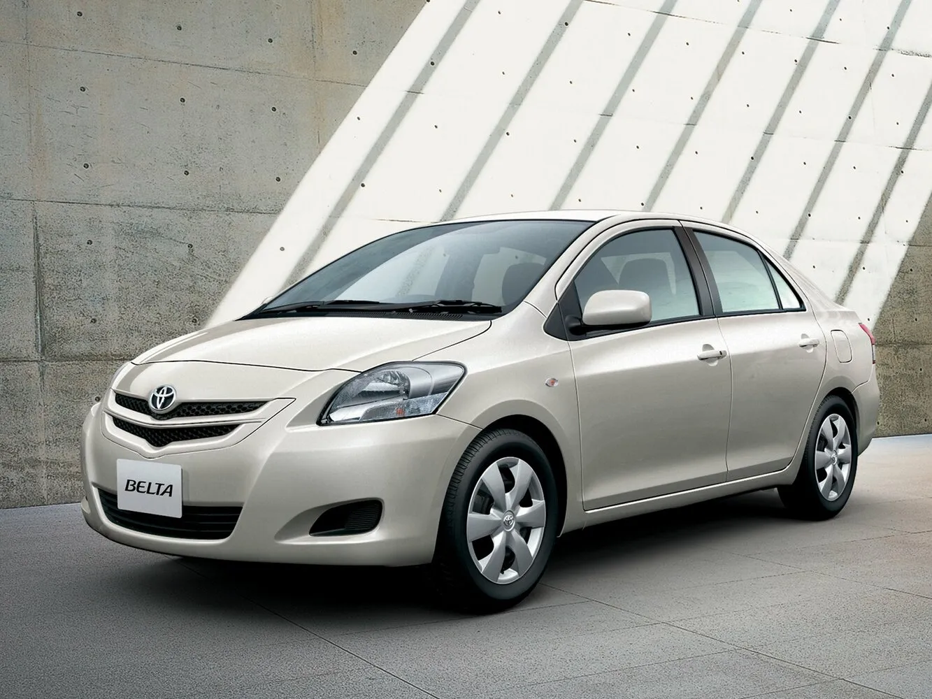 Фото автомобиля Toyota Belta I для подбора размеров колес, шин и дисков